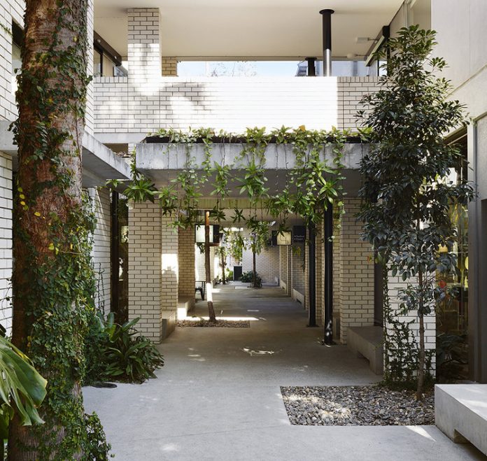 Decadencia y naturaleza: Industrial + Greenery