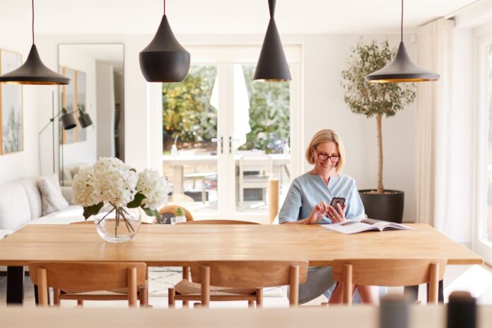 Mesas para salón: ¿qué tener en cuenta al elegir? Qué mesas de salón funcionarán en mi interior
